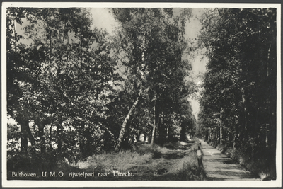 16976 Gezicht op het fietspad naar Utrecht van de U.M.O. (Rijwielpadvereniging Utrecht met Omstreken) in de omgeving ...